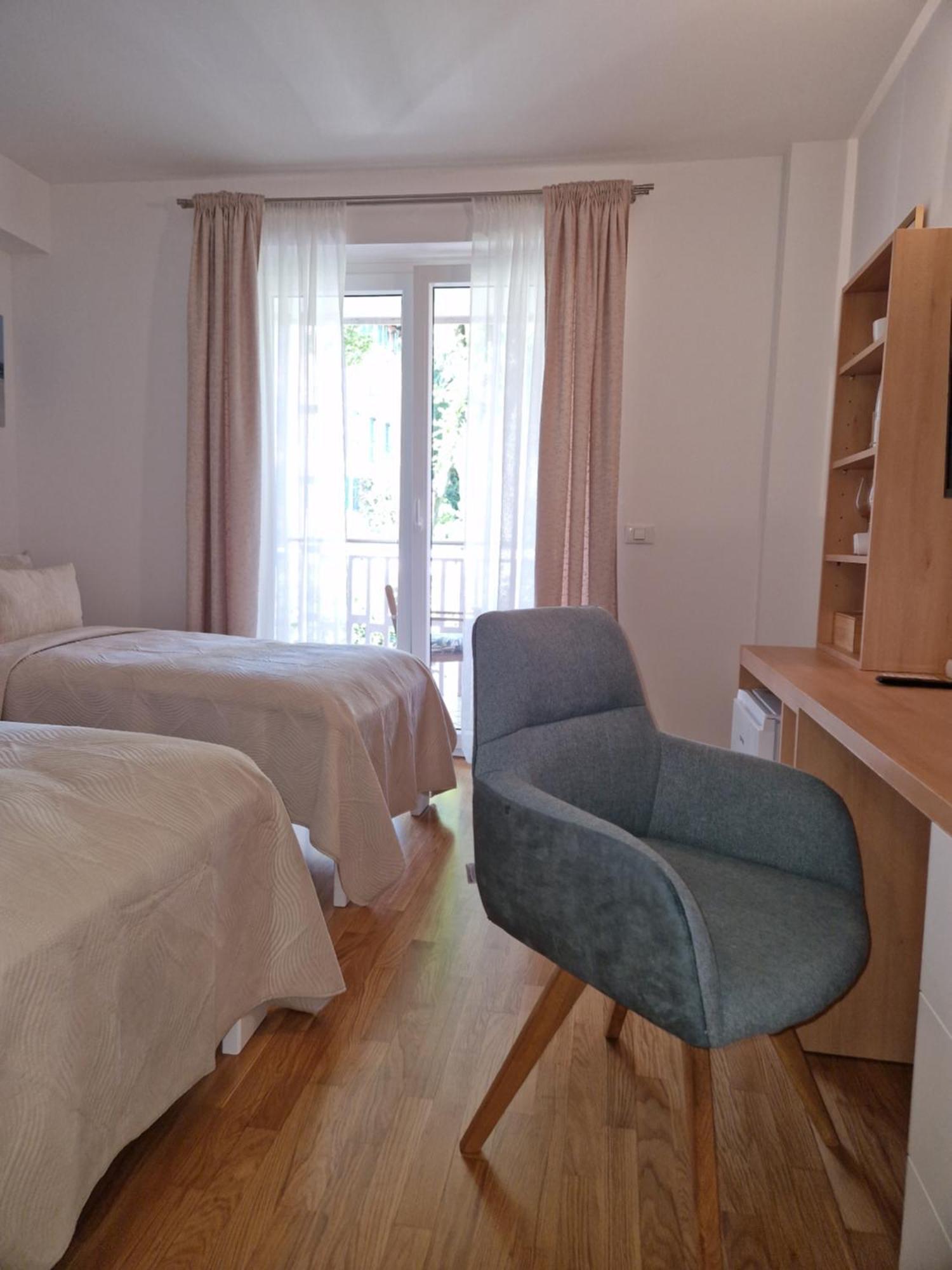 Room 211 - Aparthotel Jadranka Portoroz Exterior photo